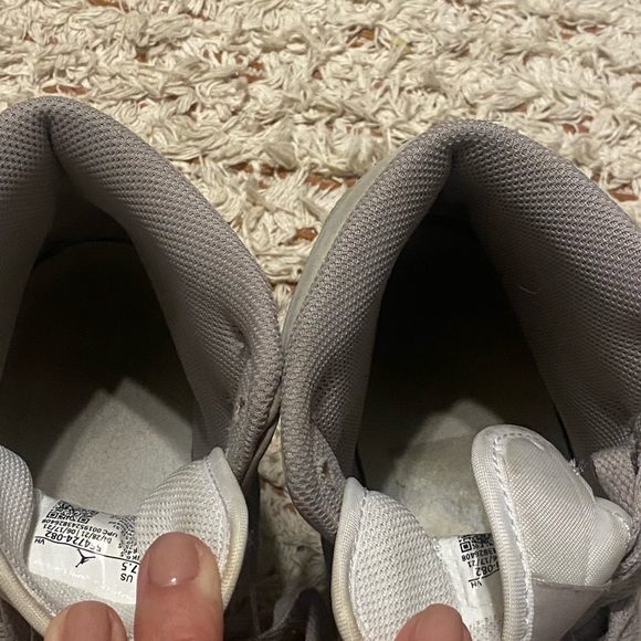 Air Jordan 1 Mid 'Linen' - size US M 7.5 / W 9 - Picture 9 of 12